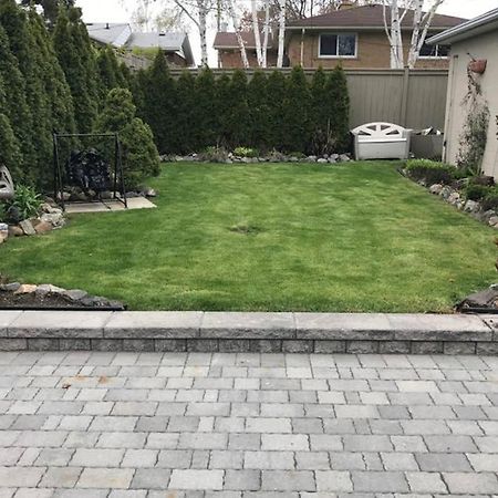 Private Bsmt With Sep. Entrance And Free Parking Daire Toronto Dış mekan fotoğraf