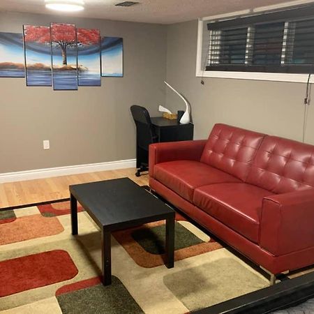 Private Bsmt With Sep. Entrance And Free Parking Daire Toronto Dış mekan fotoğraf