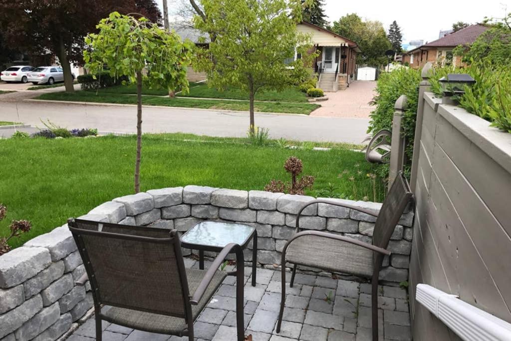 Private Bsmt With Sep. Entrance And Free Parking Daire Toronto Dış mekan fotoğraf