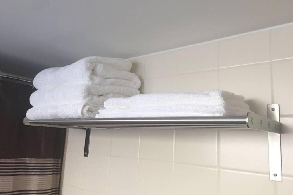 Private Bsmt With Sep. Entrance And Free Parking Daire Toronto Dış mekan fotoğraf