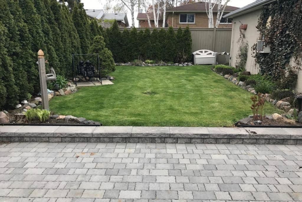 Private Bsmt With Sep. Entrance And Free Parking Daire Toronto Dış mekan fotoğraf