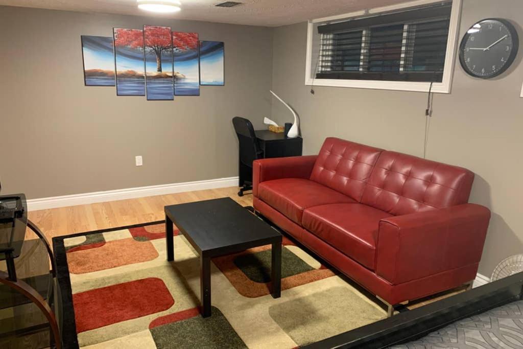 Private Bsmt With Sep. Entrance And Free Parking Daire Toronto Dış mekan fotoğraf
