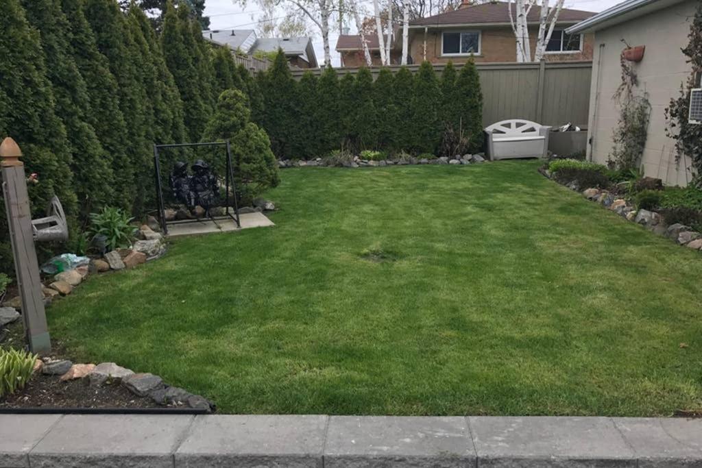 Private Bsmt With Sep. Entrance And Free Parking Daire Toronto Dış mekan fotoğraf