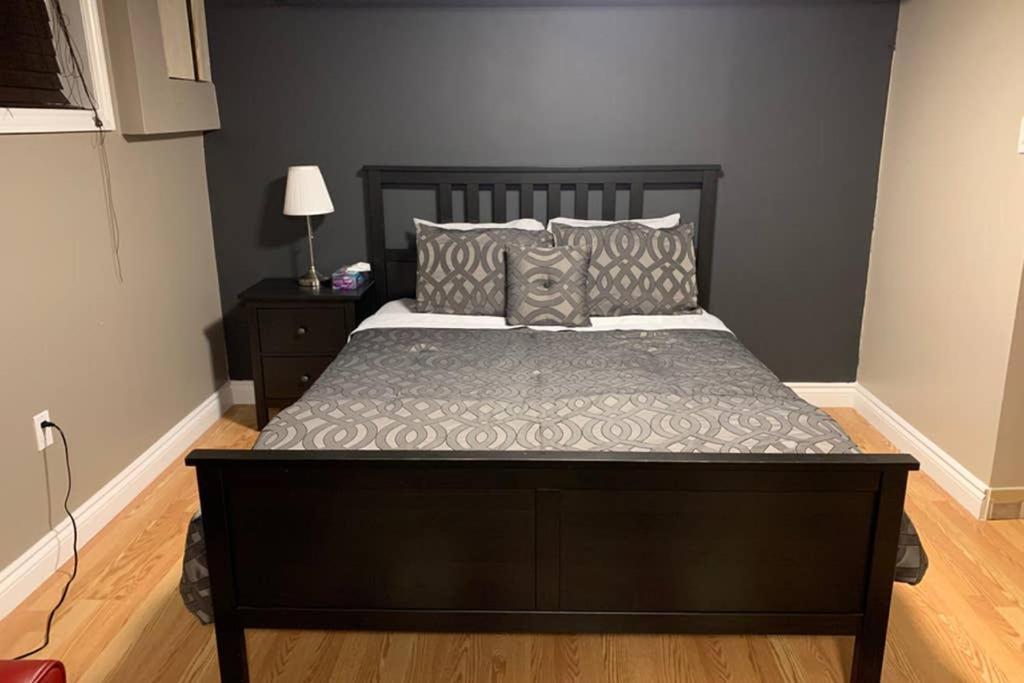 Private Bsmt With Sep. Entrance And Free Parking Daire Toronto Dış mekan fotoğraf