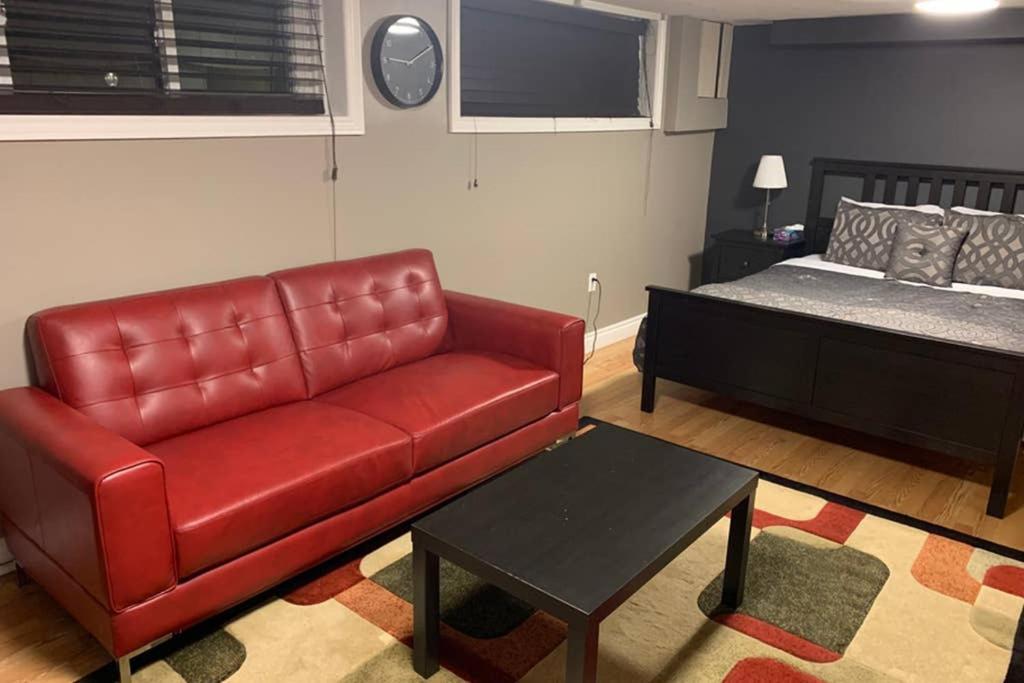 Private Bsmt With Sep. Entrance And Free Parking Daire Toronto Dış mekan fotoğraf
