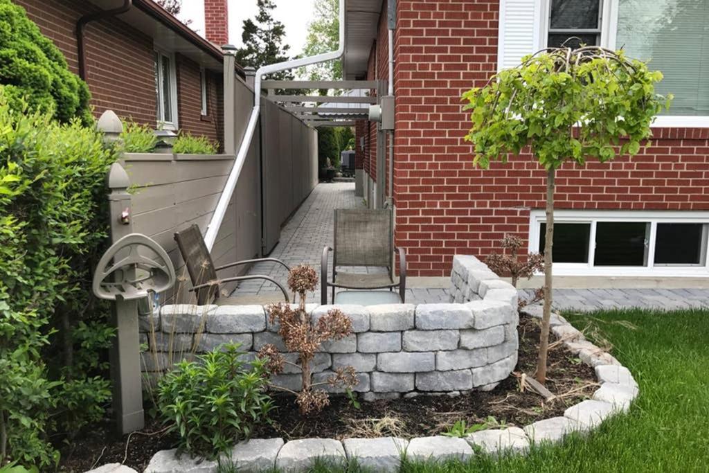 Private Bsmt With Sep. Entrance And Free Parking Daire Toronto Dış mekan fotoğraf